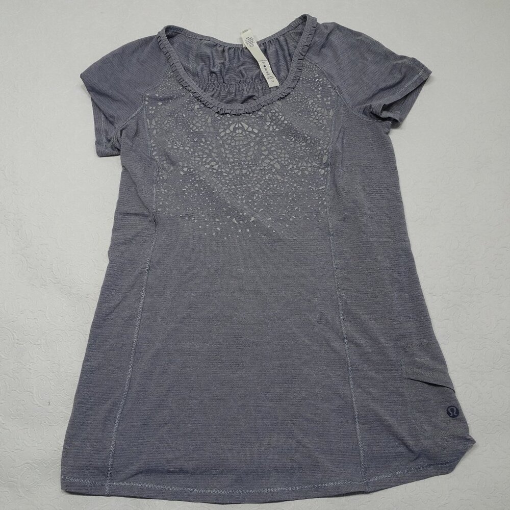 Lululemon Run Wild Short Sleeves Tech Tee Reflective Ruffle Details Size 4